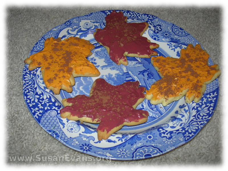 maple-leaf-cookies