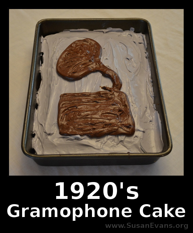 1920s-gramophone-cake