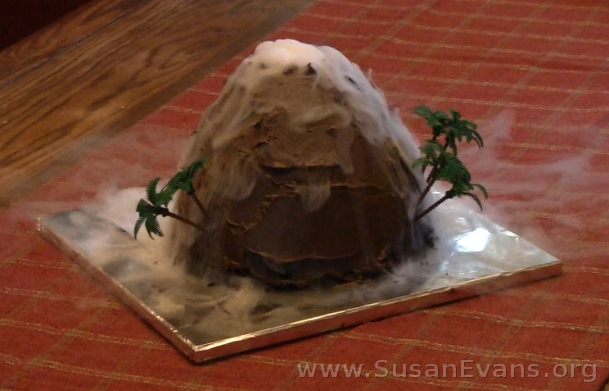 erupting-volcano-cake