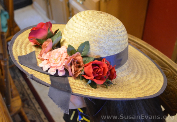decorate-straw-hat-with-flowers