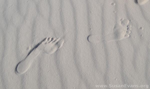 footprints-in-white-sand